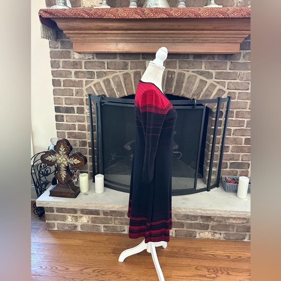 ❤️❤️❤️Nine West Red & Black Striped Sweater Holiday Dress Size Medium❤️❤️❤️ - Picture 4 of 8